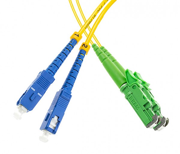 Patchcord światłowodowy jednomodowy E2000/APC-SC/UPC, 9/125, dupleks, włókno G652D, 1m